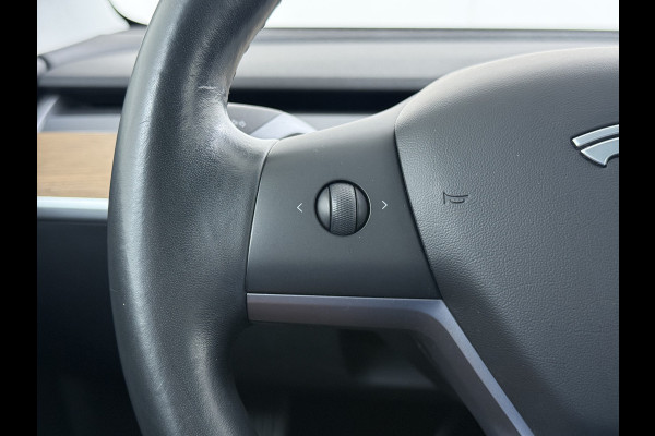 Tesla Model 3 SR+ 60kWh 325PK AutoPilot Leer PanoramaDak Adaptive Cruise Lmv 18" Camera's Elektr.-Stuur+Stoelen+Spiegels+Geheugen+Easy-Entry+V Soh 81% Ecc Navi Led DAB Voorverwarmen interieur via App Keyless One-Pedal-Drive Origineel Nederlandse Auto 1584kg licht! slechts 67 euro belasting p/m