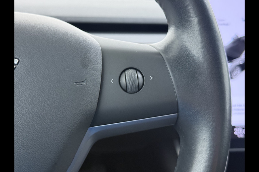 Tesla Model 3 SR+ 60kWh 325PK AutoPilot Leer PanoramaDak Adaptive Cruise Lmv 18" Camera's Elektr.-Stuur+Stoelen+Spiegels+Geheugen+Easy-Entry+V Soh 81% Ecc Navi Led DAB Voorverwarmen interieur via App Keyless One-Pedal-Drive Origineel Nederlandse Auto 1584kg licht! slechts 67 euro belasting p/m
