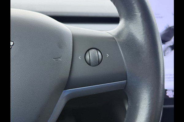 Tesla Model 3 SR+ 60kWh 325PK AutoPilot Leer PanoramaDak Adaptive Cruise Lmv 18" Camera's Elektr.-Stuur+Stoelen+Spiegels+Geheugen+Easy-Entry+V Soh 81% Ecc Navi Led DAB Voorverwarmen interieur via App Keyless One-Pedal-Drive Origineel Nederlandse Auto 1584kg licht! slechts 67 euro belasting p/m