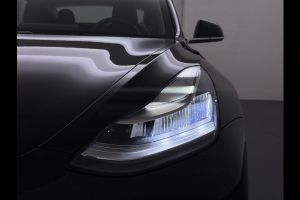 Tesla Model 3 SR+ 60kWh 325PK AutoPilot Leer PanoramaDak Adaptive Cruise Lmv 18" Camera's Elektr.-Stuur+Stoelen+Spiegels+Geheugen+Easy-Entry+V Soh 81% Ecc Navi Led DAB Voorverwarmen interieur via App Keyless One-Pedal-Drive Origineel Nederlandse Auto 1584kg licht! slechts 67 euro belasting p/m