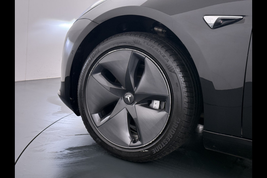 Tesla Model 3 SR+ 60kWh 325PK AutoPilot Leer PanoramaDak Adaptive Cruise Lmv 18" Camera's Elektr.-Stuur+Stoelen+Spiegels+Geheugen+Easy-Entry+V Soh 81% Ecc Navi Led DAB Voorverwarmen interieur via App Keyless One-Pedal-Drive Origineel Nederlandse Auto 1584kg licht! slechts 67 euro belasting p/m