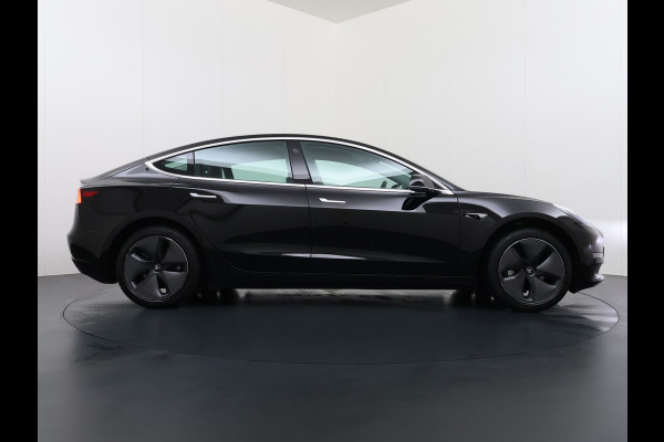 Tesla Model 3 SR+ 60kWh 325PK AutoPilot Leer PanoramaDak Adaptive Cruise Lmv 18" Camera's Elektr.-Stuur+Stoelen+Spiegels+Geheugen+Easy-Entry+V Soh 81% Ecc Navi Led DAB Voorverwarmen interieur via App Keyless One-Pedal-Drive Origineel Nederlandse Auto 1584kg licht! slechts 67 euro belasting p/m