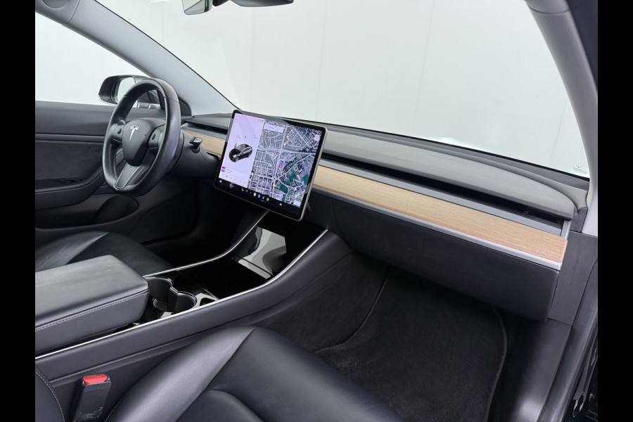 Tesla Model 3 SR+ 60kWh 325PK AutoPilot Leer PanoramaDak Adaptive Cruise Lmv 18" Camera's Elektr.-Stuur+Stoelen+Spiegels+Geheugen+Easy-Entry+V Soh 81% Ecc Navi Led DAB Voorverwarmen interieur via App Keyless One-Pedal-Drive Origineel Nederlandse Auto 1584kg licht! slechts 67 euro belasting p/m
