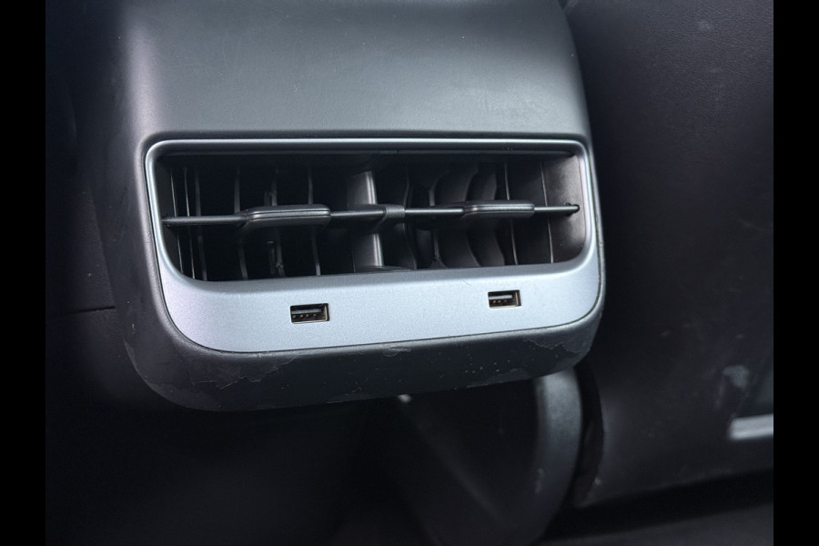 Tesla Model 3 SR+ 60kWh 325PK AutoPilot Leer PanoramaDak Adaptive Cruise Lmv 18" Camera's Elektr.-Stuur+Stoelen+Spiegels+Geheugen+Easy-Entry+V Soh 81% Ecc Navi Led DAB Voorverwarmen interieur via App Keyless One-Pedal-Drive Origineel Nederlandse Auto 1584kg licht! slechts 67 euro belasting p/m