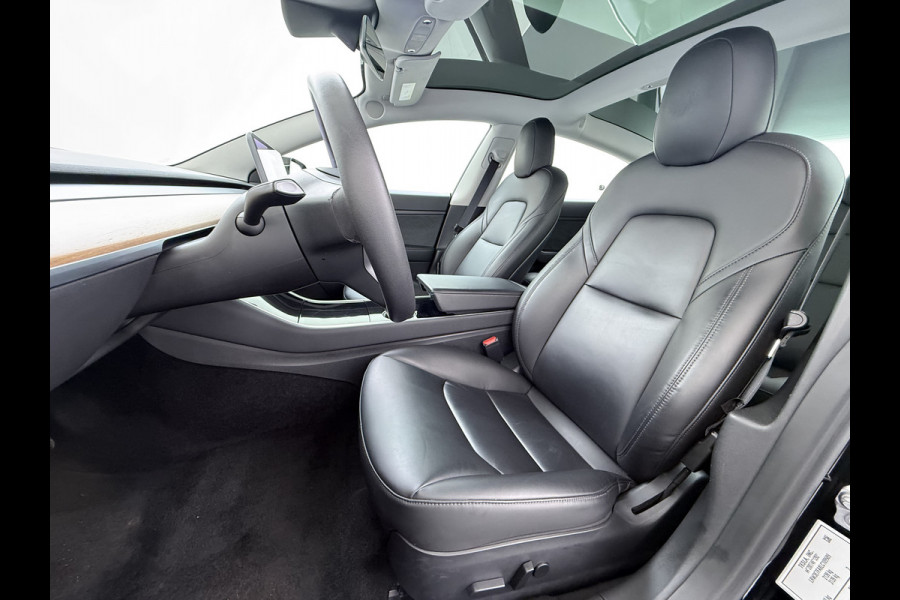 Tesla Model 3 RWD SR plus 325PK LFP Accu Trekhaak AutoPilot Leder Panoramadak Adaptive-Cruise Camera's Elektr.-Stuur+Stoelen+Spiegels+Geheugen Navi LED DAB Voorverwarmen Keyless One-Pedal-Drive Lmv 18" SOH 89% 1.000KG Trekgewicht 1e Eigenaar Origineel Nederlandse Auto Fabrieks Garantie op Accu en Motor tot 14-12-2028/160.000km