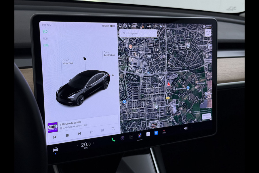 Tesla Model 3 RWD SR plus 325PK LFP Accu Trekhaak AutoPilot Leder Panoramadak Adaptive-Cruise Camera's Elektr.-Stuur+Stoelen+Spiegels+Geheugen Navi LED DAB Voorverwarmen Keyless One-Pedal-Drive Lmv 18" SOH 89% 1.000KG Trekgewicht 1e Eigenaar Origineel Nederlandse Auto Fabrieks Garantie op Accu en Motor tot 14-12-2028/160.000km