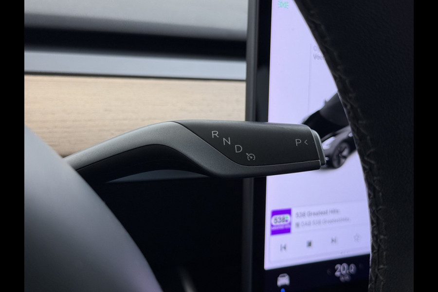 Tesla Model 3 RWD SR plus 325PK LFP Accu Trekhaak AutoPilot Leder Panoramadak Adaptive-Cruise Camera's Elektr.-Stuur+Stoelen+Spiegels+Geheugen Navi LED DAB Voorverwarmen Keyless One-Pedal-Drive Lmv 18" SOH 89% 1.000KG Trekgewicht 1e Eigenaar Origineel Nederlandse Auto Fabrieks Garantie op Accu en Motor tot 14-12-2028/160.000km