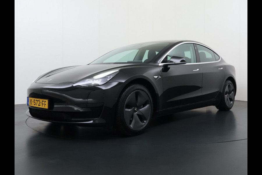 Tesla Model 3 RWD SR plus 325PK LFP Accu Trekhaak AutoPilot Leder Panoramadak Adaptive-Cruise Camera's Elektr.-Stuur+Stoelen+Spiegels+Geheugen Navi LED DAB Voorverwarmen Keyless One-Pedal-Drive Lmv 18" SOH 89% 1.000KG Trekgewicht 1e Eigenaar Origineel Nederlandse Auto Fabrieks Garantie op Accu en Motor tot 14-12-2028/160.000km