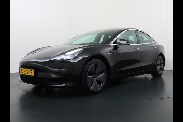 Tesla Model 3 RWD SR plus 325PK LFP Accu Trekhaak AutoPilot Leder Panoramadak Adaptive-Cruise Camera's Elektr.-Stuur+Stoelen+Spiegels+Geheugen Navi LED DAB Voorverwarmen Keyless One-Pedal-Drive Lmv 18" SOH 89% 1.000KG Trekgewicht 1e Eigenaar Origineel Nederlandse Auto Fabrieks Garantie op Accu en Motor tot 14-12-2028/160.000km