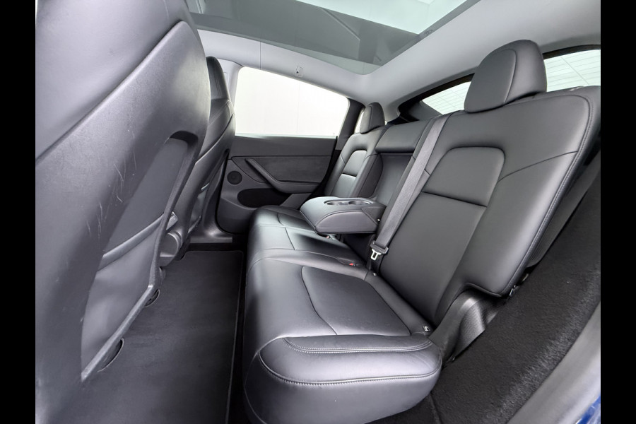 Tesla Model Y Long Range AWD 514pk SOH 92% Trekhaak Warmtepomp Leder Panoramadak Matrix-LED Autopilot Elektr.Stuur+Stoel+Verwarmd Navi Ecc Pre Camera's Elektr.AchterKlep Parkeer Assistent Sentry-Mode Privacyglas Bluetooth Dodehoek detector Connected services 1e Eigenaar 1.600KG Trekgewicht Fabrieksgarantie tot 27-6-2027 Garantie op Accu en Motoren 27-6-2031/192.000km