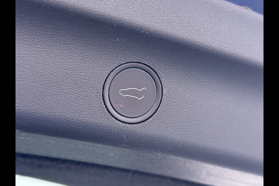 Tesla Model Y Long Range AWD 514pk SOH 92% Trekhaak Warmtepomp Leder Panoramadak Matrix-LED Autopilot Elektr.Stuur+Stoel+Verwarmd Navi Ecc Pre Camera's Elektr.AchterKlep Parkeer Assistent Sentry-Mode Privacyglas Bluetooth Dodehoek detector Connected services 1e Eigenaar 1.600KG Trekgewicht Fabrieksgarantie tot 27-6-2027 Garantie op Accu en Motoren 27-6-2031/192.000km