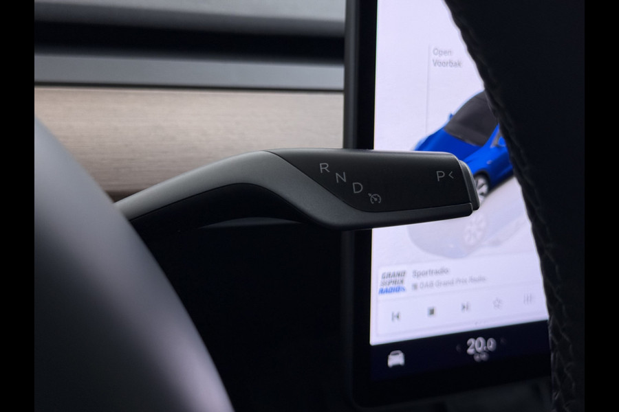Tesla Model Y Long Range AWD 514pk SOH 92% Trekhaak Warmtepomp Leder Panoramadak Matrix-LED Autopilot Elektr.Stuur+Stoel+Verwarmd Navi Ecc Pre Camera's Elektr.AchterKlep Parkeer Assistent Sentry-Mode Privacyglas Bluetooth Dodehoek detector Connected services 1e Eigenaar 1.600KG Trekgewicht Fabrieksgarantie tot 27-6-2027 Garantie op Accu en Motoren 27-6-2031/192.000km