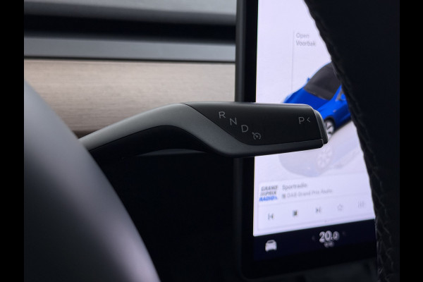 Tesla Model Y Long Range AWD 514pk SOH 92% Trekhaak Warmtepomp Leder Panoramadak Matrix-LED Autopilot Elektr.Stuur+Stoel+Verwarmd Navi Ecc Pre Camera's Elektr.AchterKlep Parkeer Assistent Sentry-Mode Privacyglas Bluetooth Dodehoek detector Connected services 1e Eigenaar 1.600KG Trekgewicht Fabrieksgarantie tot 27-6-2027 Garantie op Accu en Motoren 27-6-2031/192.000km