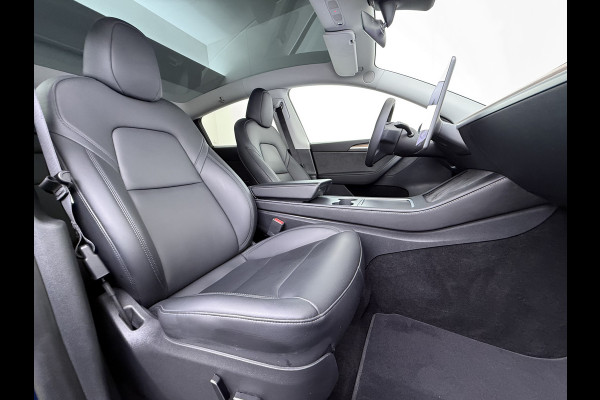 Tesla Model Y Long Range AWD 514pk SOH 92% Trekhaak Warmtepomp Leder Panoramadak Matrix-LED Autopilot Elektr.Stuur+Stoel+Verwarmd Navi Ecc Pre Camera's Elektr.AchterKlep Parkeer Assistent Sentry-Mode Privacyglas Bluetooth Dodehoek detector Connected services 1e Eigenaar 1.600KG Trekgewicht Fabrieksgarantie tot 27-6-2027 Garantie op Accu en Motoren 27-6-2031/192.000km