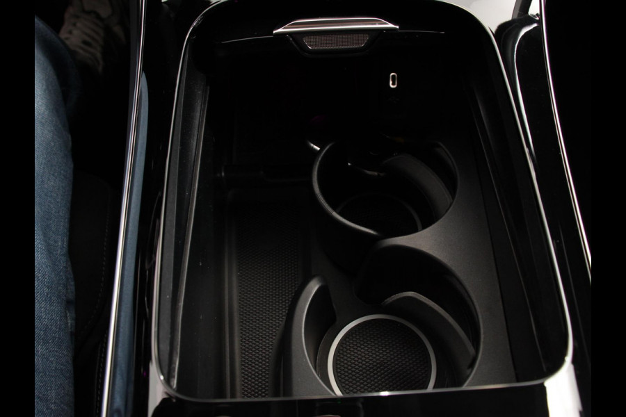 Mercedes-Benz GLC 300e 4MATIC AMG Line | Navigatie | Cruise Control | Parkeersensoren | Stoelverwarming | Matrix LED-koplampen | Virtual Cockpit | Surround-systeem Burmester | Inductielader