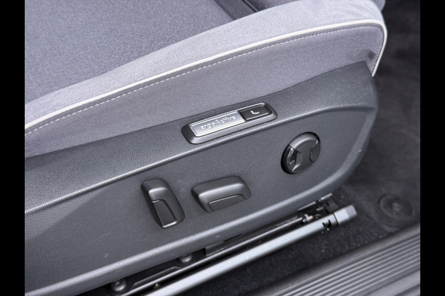 Volkswagen ID.3 First MAX 62kWh SOH 90% Panoramadak Ergo Active Stoelen Navi Pro Ecc Adap.Cruise Heads-Up Display Camera Pdc Lmv 20" Apple Carplay Android Auto Origineel Nederlandse Auto Zeer luxe uitvoering