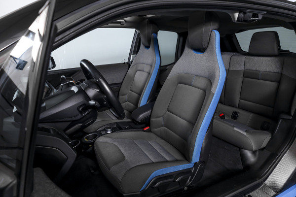 BMW i3 Basis 94Ah 33 kWh | S/k-panodak | Harman/Kardon | Dig. Cockpit | Adapt. cruise | Stoelverw. | PDC | Camera | NAV | ECC | LM 20" |