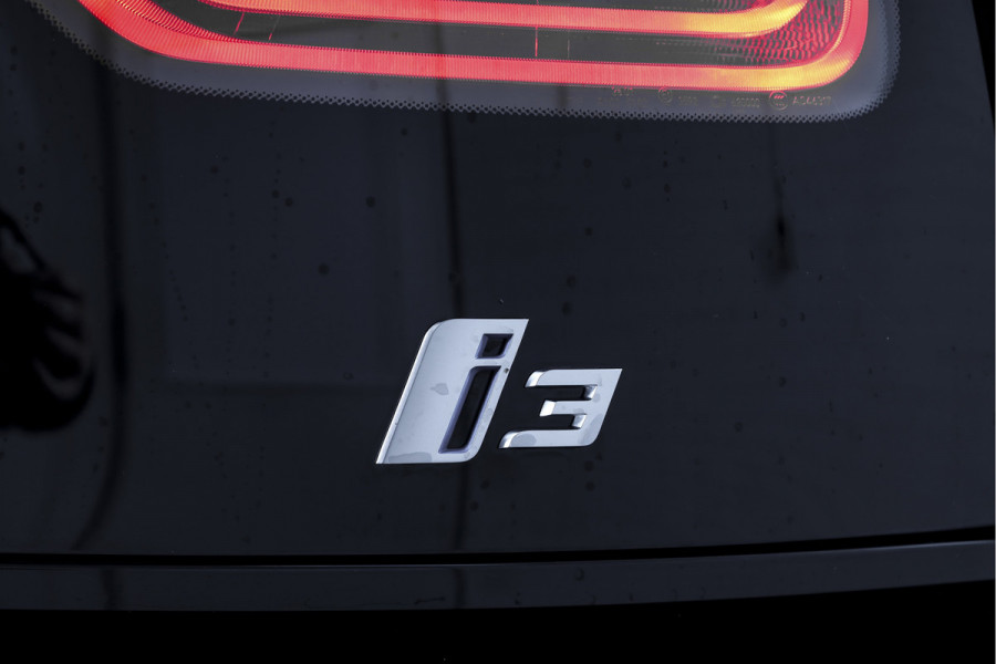 BMW i3 Basis 94Ah 33 kWh | S/k-panodak | Harman/Kardon | Dig. Cockpit | Adapt. cruise | Stoelverw. | PDC | Camera | NAV | ECC | LM 20" |