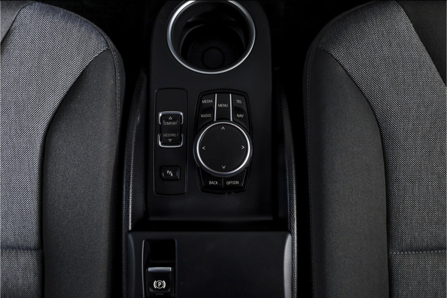 BMW i3 Basis 94Ah 33 kWh | S/k-panodak | Harman/Kardon | Dig. Cockpit | Adapt. cruise | Stoelverw. | PDC | Camera | NAV | ECC | LM 20" |