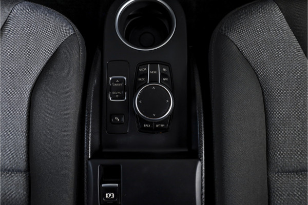 BMW i3 Basis 94Ah 33 kWh | S/k-panodak | Harman/Kardon | Dig. Cockpit | Adapt. cruise | Stoelverw. | PDC | Camera | NAV | ECC | LM 20" |
