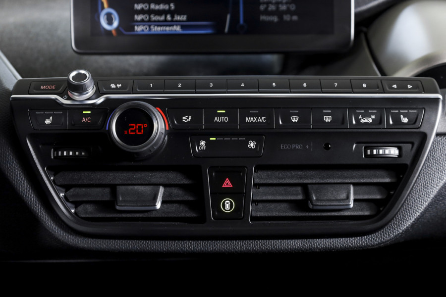 BMW i3 Basis 94Ah 33 kWh | S/k-panodak | Harman/Kardon | Dig. Cockpit | Adapt. cruise | Stoelverw. | PDC | Camera | NAV | ECC | LM 20" |