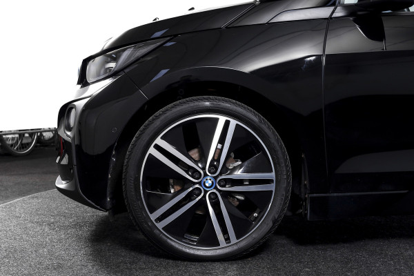 BMW i3 Basis 94Ah 33 kWh | S/k-panodak | Harman/Kardon | Dig. Cockpit | Adapt. cruise | Stoelverw. | PDC | Camera | NAV | ECC | LM 20" |