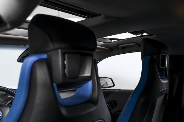 BMW i3 Basis 94Ah 33 kWh | S/k-panodak | Harman/Kardon | Dig. Cockpit | Adapt. cruise | Stoelverw. | PDC | Camera | NAV | ECC | LM 20" |