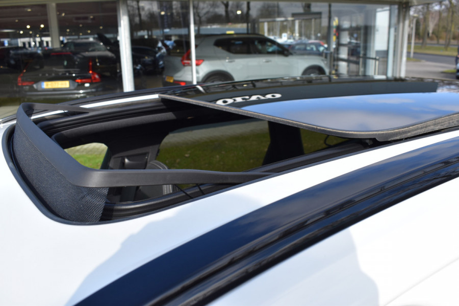 Volvo XC60 T6 Plug-in hybrid AWD Plus Dark | Trekhaak | Harman Kardon | Full LED