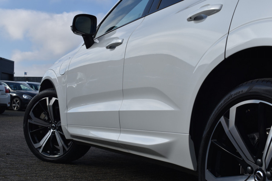 Volvo XC60 T6 Plug-in hybrid AWD Plus Dark | Trekhaak | Harman Kardon | Full LED