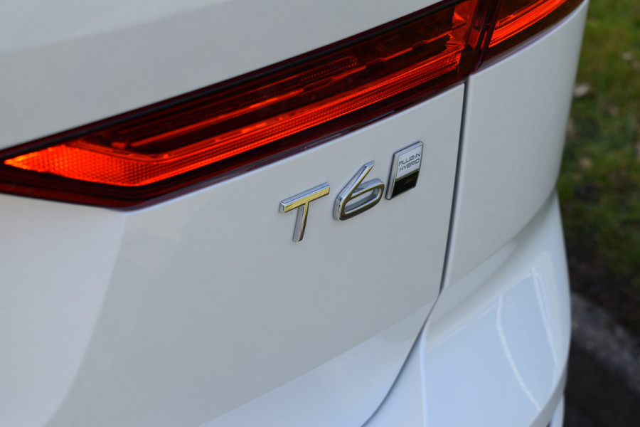 Volvo XC60 T6 Plug-in hybrid AWD Plus Dark | Trekhaak | Harman Kardon | Full LED