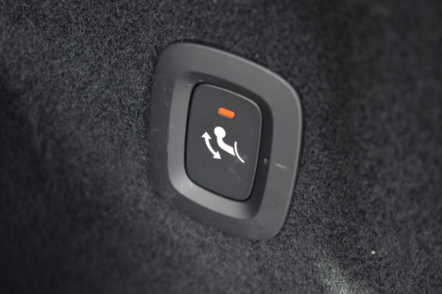 Volvo XC60 T6 Plug-in hybrid AWD Plus Dark | Trekhaak | Harman Kardon | Full LED