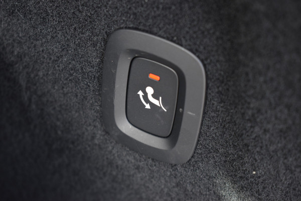 Volvo XC60 T6 Plug-in hybrid AWD Plus Dark | Trekhaak | Harman Kardon | Full LED