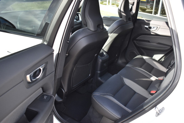 Volvo XC60 T6 Plug-in hybrid AWD Plus Dark | Trekhaak | Harman Kardon | Full LED