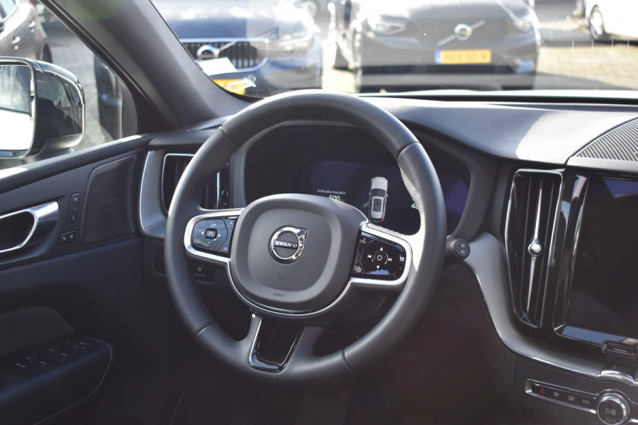 Volvo XC60 T6 Plug-in hybrid AWD Plus Dark | Trekhaak | Harman Kardon | Full LED