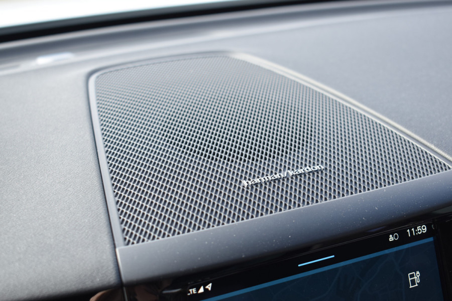 Volvo XC60 T6 Plug-in hybrid AWD Plus Dark | Trekhaak | Harman Kardon | Full LED