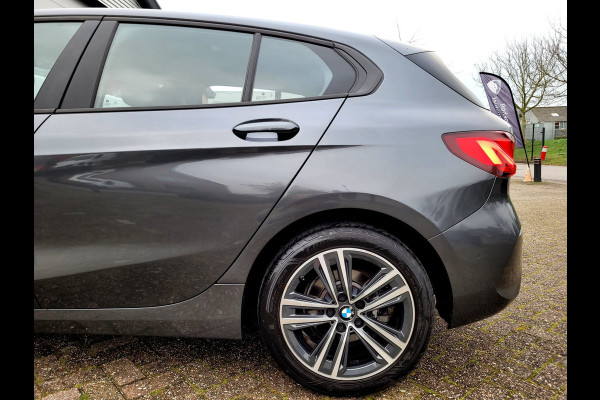 BMW 1-serie 118i Sport-Line, Camera, Digi Cockpit [1e eig. NL BTW]