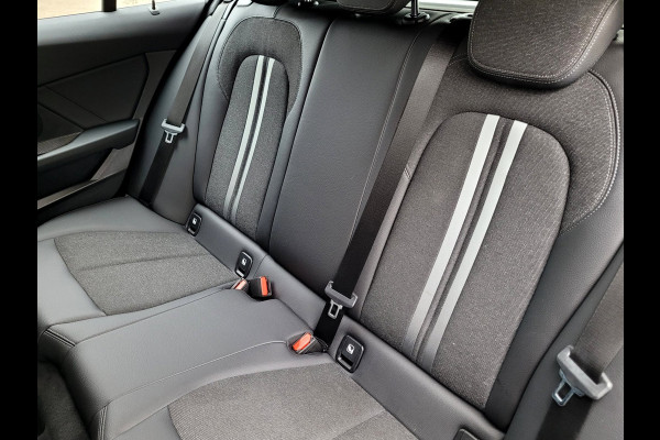 BMW 1-serie 118i Sport-Line, Camera, Digi Cockpit [1e eig. NL BTW]