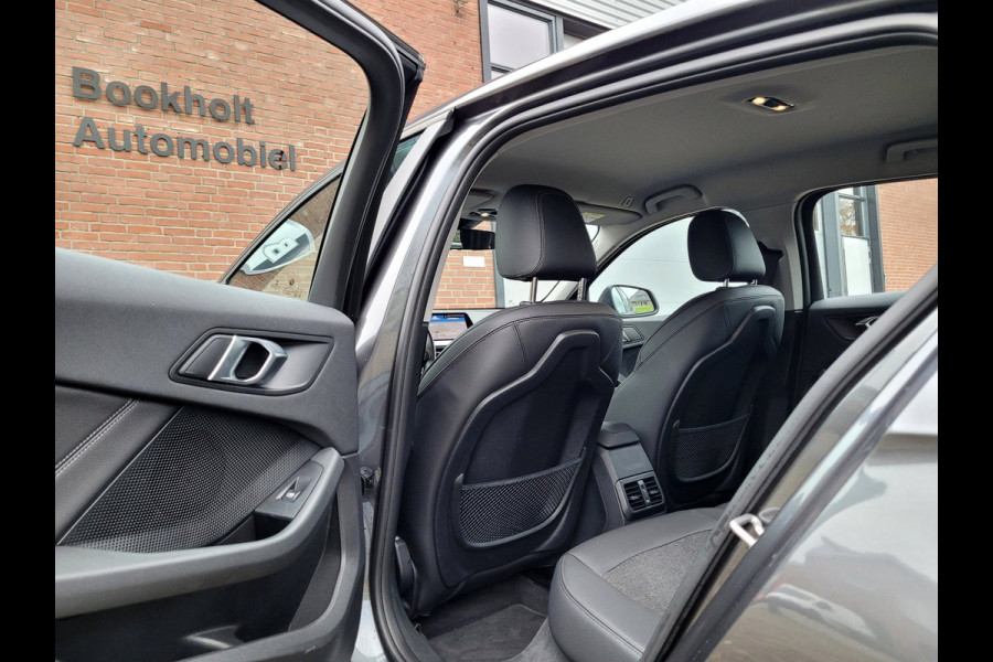 BMW 1-serie 118i Sport-Line, Camera, Digi Cockpit [1e eig. NL BTW]