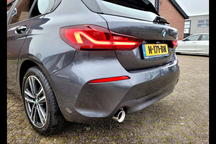BMW 1-serie 118i Sport-Line, Camera, Digi Cockpit [1e eig. NL BTW]