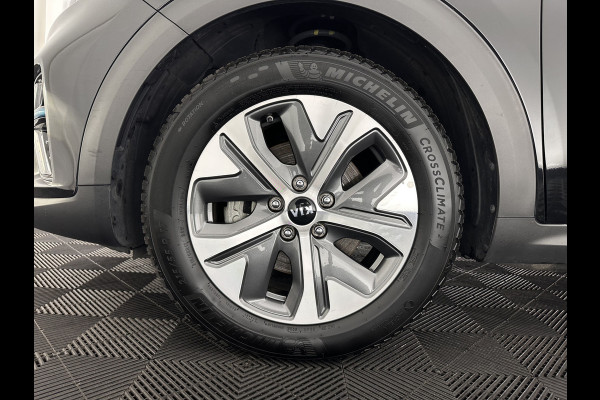 Kia e-Niro ExecutiveLine 64 kWh [ 3-Fase ] {SOH-100%} (INCL-BTW) Aut.*HEATPUMP | LEATHER | FULL-LED | NAVI-FULLMAP | ADAPTIVE-CRUISE | CAMERA | MEMORY-PACK | LANE-ASSIST | KEYLESS | DIGI-COCKPIT | PRIVACYGLASS | SHIFTPADDLES | COMFORTSEATS | 17"