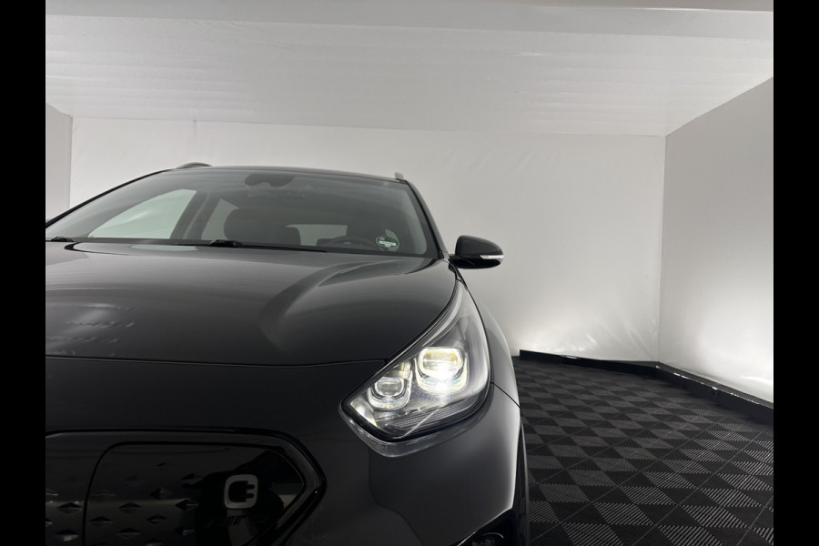 Kia e-Niro ExecutiveLine 64 kWh [ 3-Fase ] {SOH-100%} (INCL-BTW) Aut.*HEATPUMP | LEATHER | FULL-LED | NAVI-FULLMAP | ADAPTIVE-CRUISE | CAMERA | MEMORY-PACK | LANE-ASSIST | KEYLESS | DIGI-COCKPIT | PRIVACYGLASS | SHIFTPADDLES | COMFORTSEATS | 17"