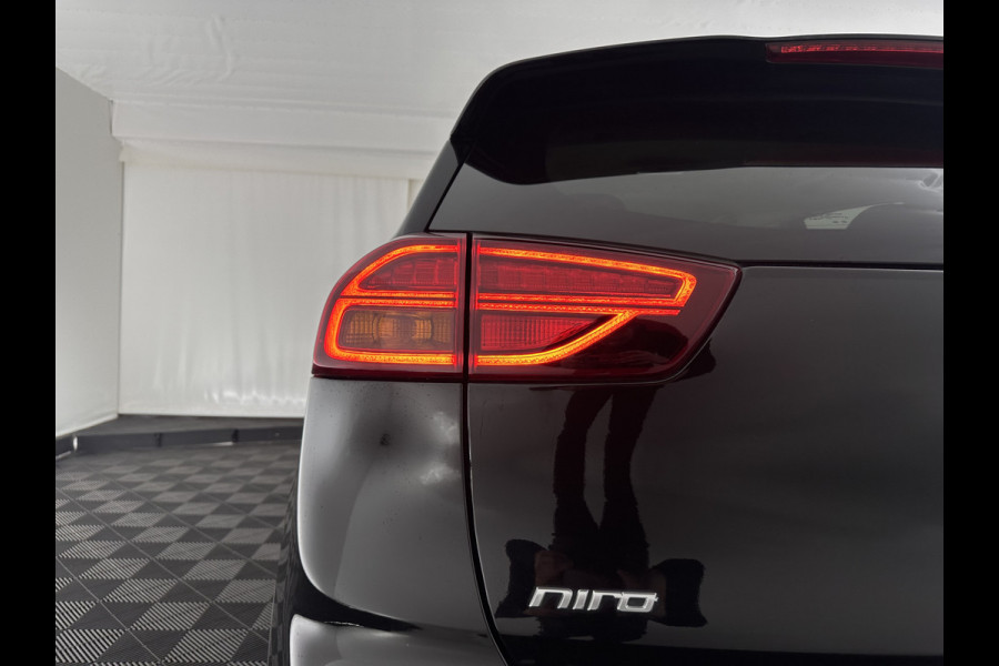 Kia e-Niro ExecutiveLine 64 kWh [ 3-Fase ] {SOH-100%} (INCL-BTW) Aut.*HEATPUMP | LEATHER | FULL-LED | NAVI-FULLMAP | ADAPTIVE-CRUISE | CAMERA | MEMORY-PACK | LANE-ASSIST | KEYLESS | DIGI-COCKPIT | PRIVACYGLASS | SHIFTPADDLES | COMFORTSEATS | 17"