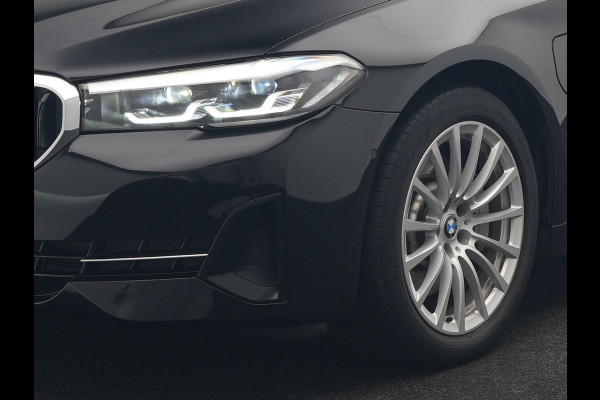 BMW 5 Serie Touring 530e xDrive Plug In Hybrid Business Edition Plus 293pk Dealer O.H PHEV | Trekhaak af Fabriek | Adaptive Cruise | 360 Camera | M Sportstuur | Keyless | BLIS |