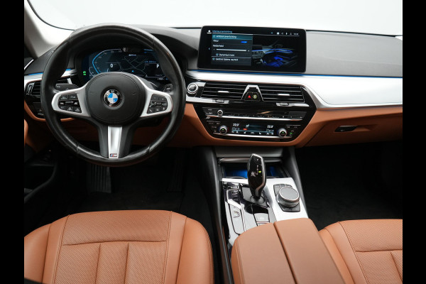 BMW 5 Serie Touring 530e xDrive Plug In Hybrid Business Edition Plus 293pk Dealer O.H PHEV | Trekhaak af Fabriek | Adaptive Cruise | 360 Camera | M Sportstuur | Keyless | BLIS |