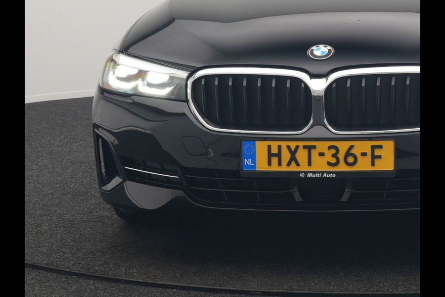 BMW 5 Serie Touring 530e xDrive Plug In Hybrid Business Edition Plus 293pk Dealer O.H PHEV | Trekhaak af Fabriek | Adaptive Cruise | 360 Camera | M Sportstuur | Keyless | BLIS |