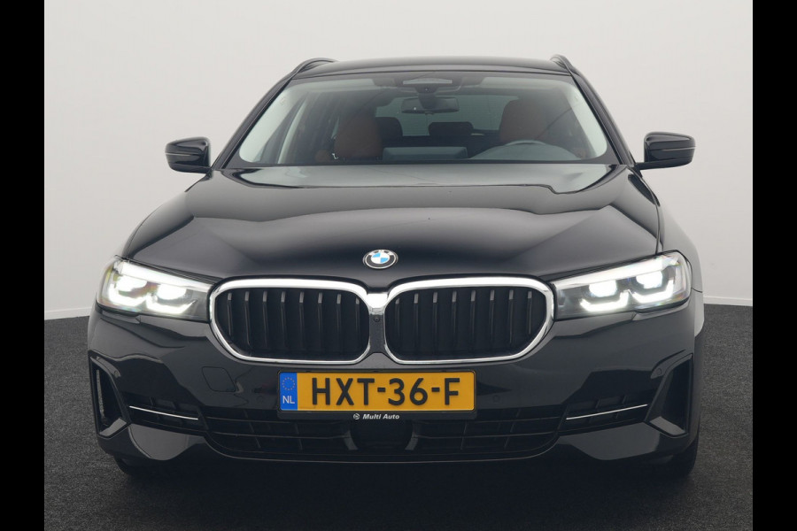 BMW 5 Serie Touring 530e xDrive Plug In Hybrid Business Edition Plus 293pk Dealer O.H PHEV | Trekhaak af Fabriek | Adaptive Cruise | 360 Camera | M Sportstuur | Keyless | BLIS |