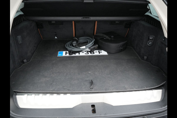 BMW 5 Serie Touring 530e xDrive Plug In Hybrid Business Edition Plus 293pk Dealer O.H PHEV | Trekhaak af Fabriek | Adaptive Cruise | 360 Camera | M Sportstuur | Keyless | BLIS |