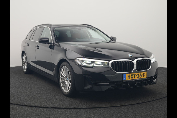 BMW 5 Serie Touring 530e xDrive Plug In Hybrid Business Edition Plus 293pk Dealer O.H PHEV | Trekhaak af Fabriek | Adaptive Cruise | 360 Camera | M Sportstuur | Keyless | BLIS |