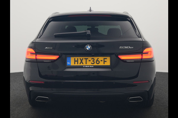 BMW 5 Serie Touring 530e xDrive Plug In Hybrid Business Edition Plus 293pk Dealer O.H PHEV | Trekhaak af Fabriek | Adaptive Cruise | 360 Camera | M Sportstuur | Keyless | BLIS |