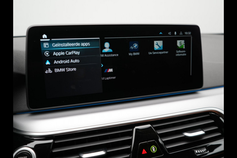 BMW 5 Serie Touring 530e xDrive Plug In Hybrid Business Edition Plus 293pk Dealer O.H PHEV | Trekhaak af Fabriek | Adaptive Cruise | 360 Camera | M Sportstuur | Keyless | BLIS |